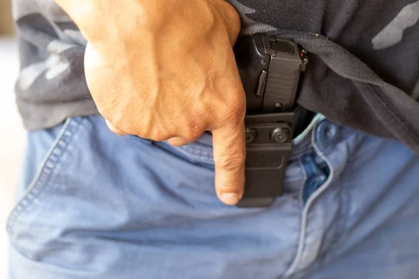 concealing gun behind back